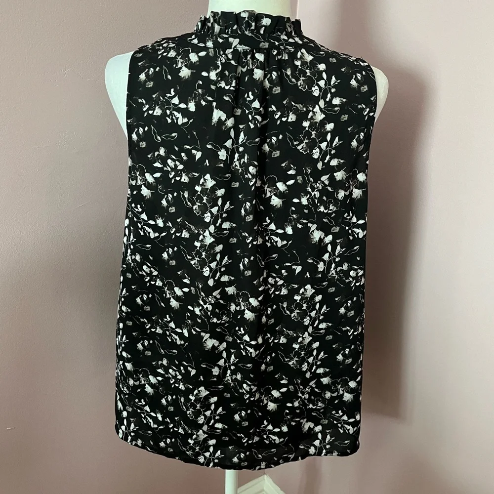 Dressy Sleeveless Blouse size M - Picture 8 of 10